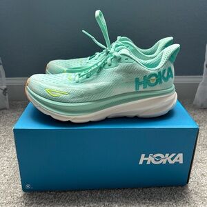HOKAS Women’s Clifton 9 (size 6.5)